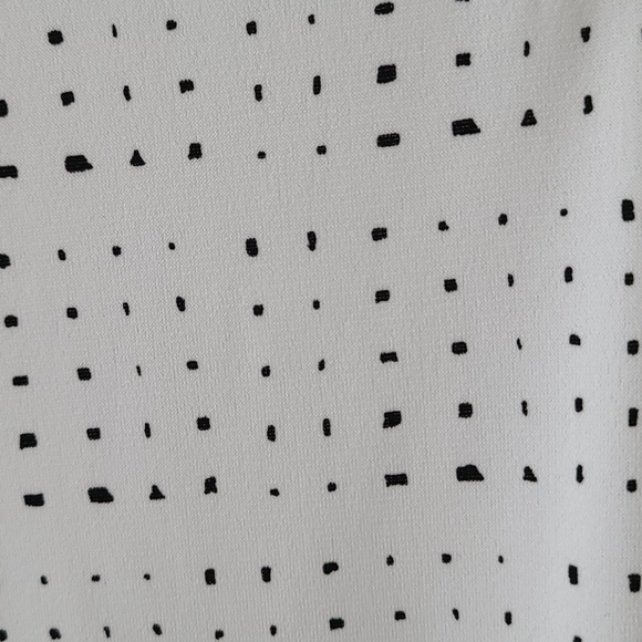 Black and white top - Picture 2 of 3